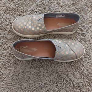 TOMS womens flats size 7.5